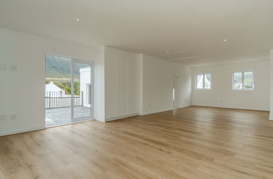 6 Bedroom Property for Sale in Meadowsteads Western Cape